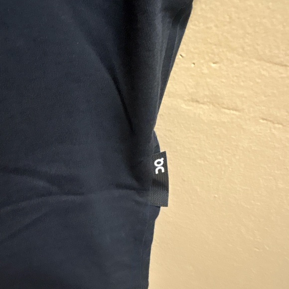 Nwt on clouds running tee - Picture 4 of 5